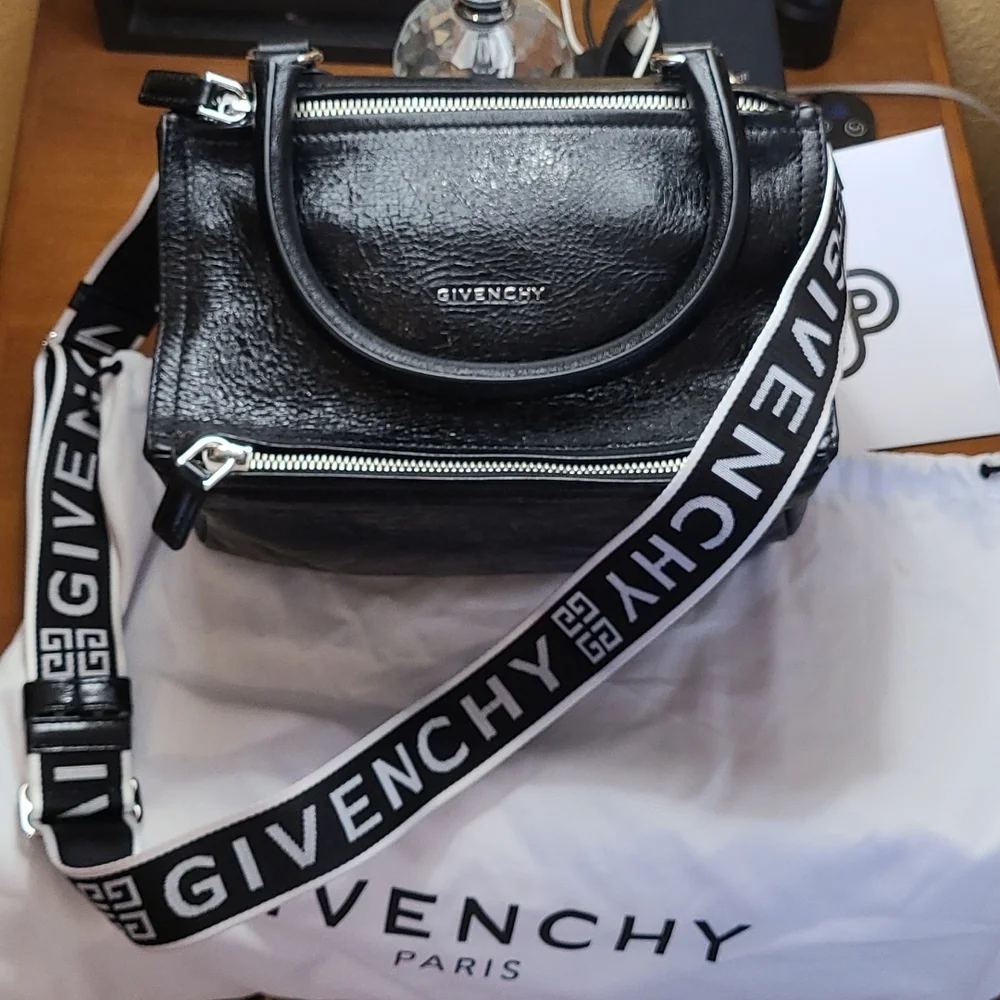 TRADED * Givenchy Crackled Patent 4G Small Pandora Black - Picture 1 of 13